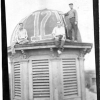 Students on Tauy dome, 1912