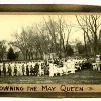 Crowning the May Queen, 1914